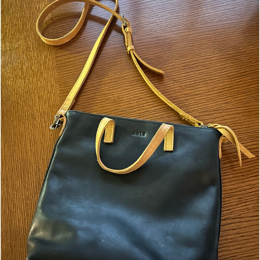 Able Abera commuter bag. Black and cognac.